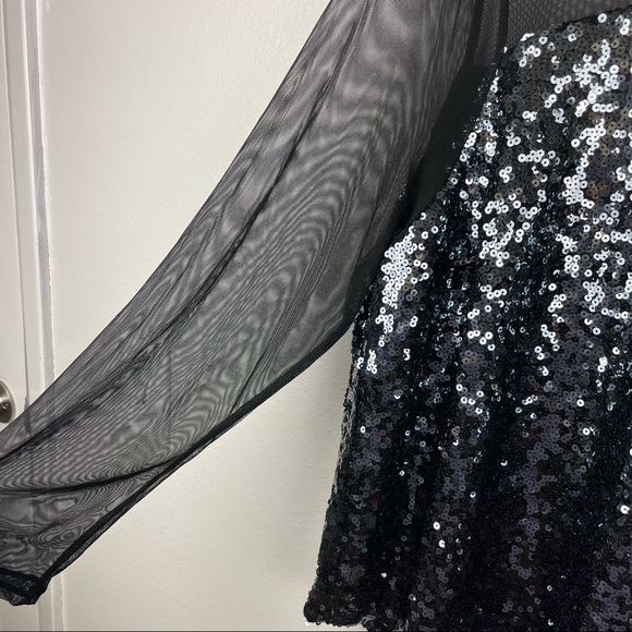 ‼️SOLD‼️Torrid Sequin Mesh Top - Picture 4 of 8